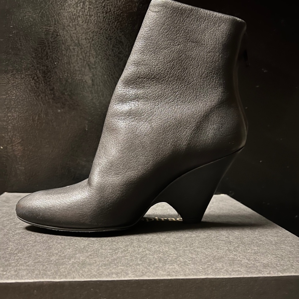 Size 36 leather wedge bootie